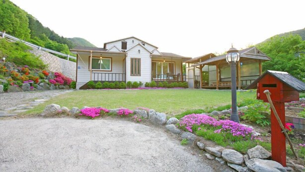 Unclassified image, 1 of 12, button - Pretty House (Gapyeong)