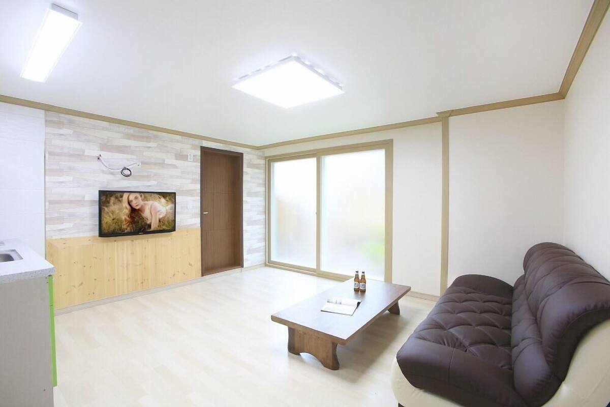 Room (L-01) | 20 bedrooms