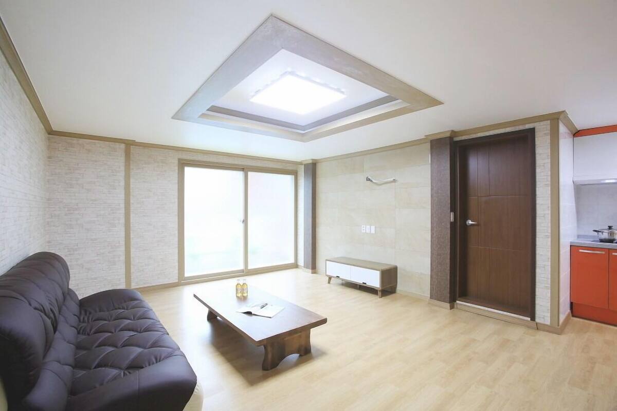 Room (B-02) | 20 bedrooms