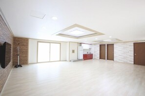 Room (C-03) | 20 bedrooms