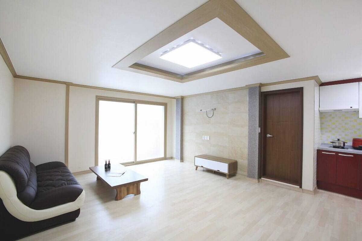 Room (C-02) | 20 bedrooms