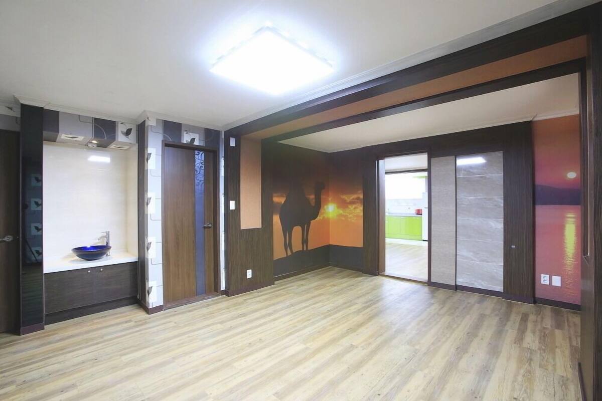 Room (L-05) | 20 bedrooms