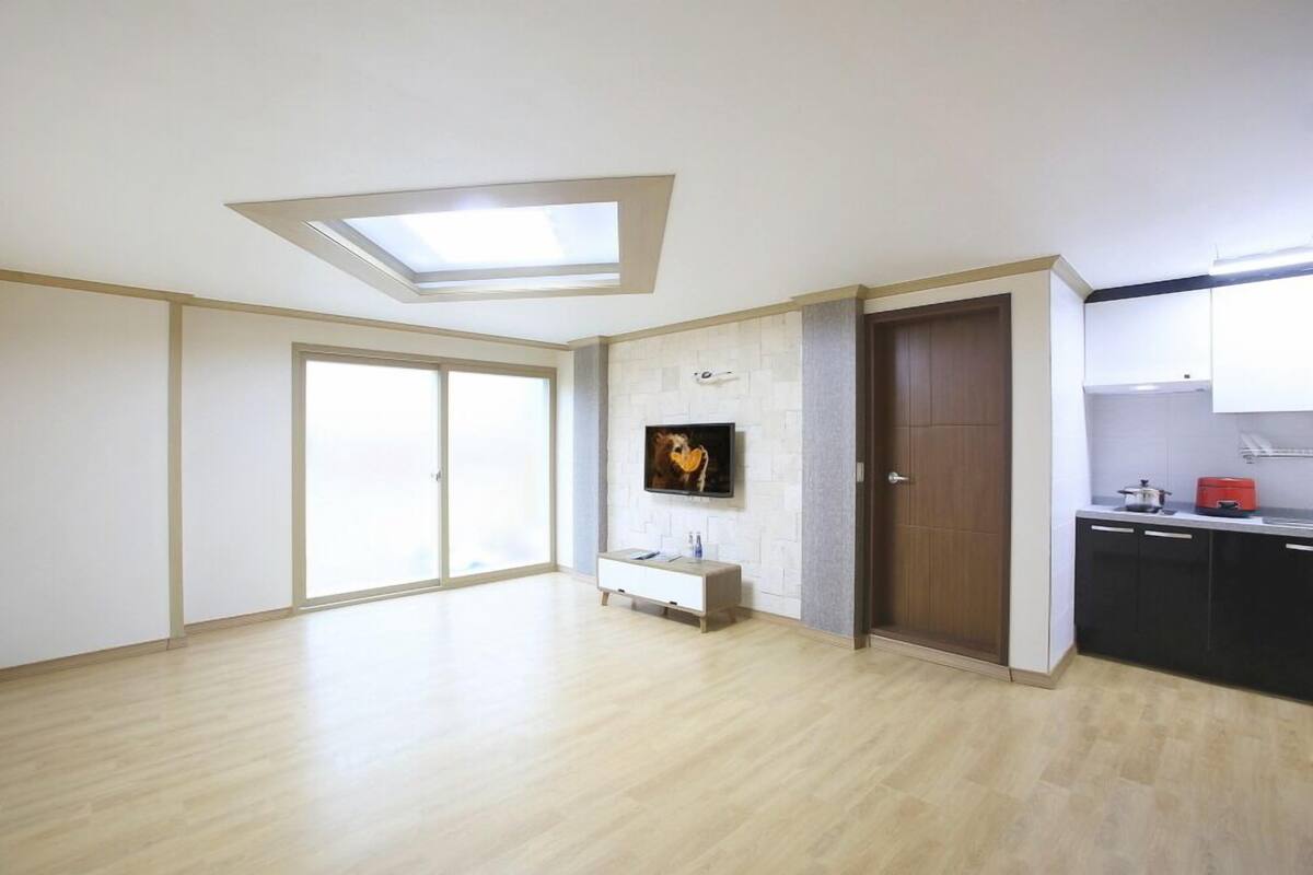 Room (U-02) | 20 bedrooms