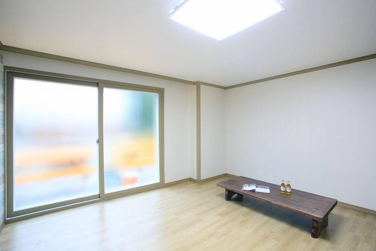 Room (C-01) | 20 bedrooms