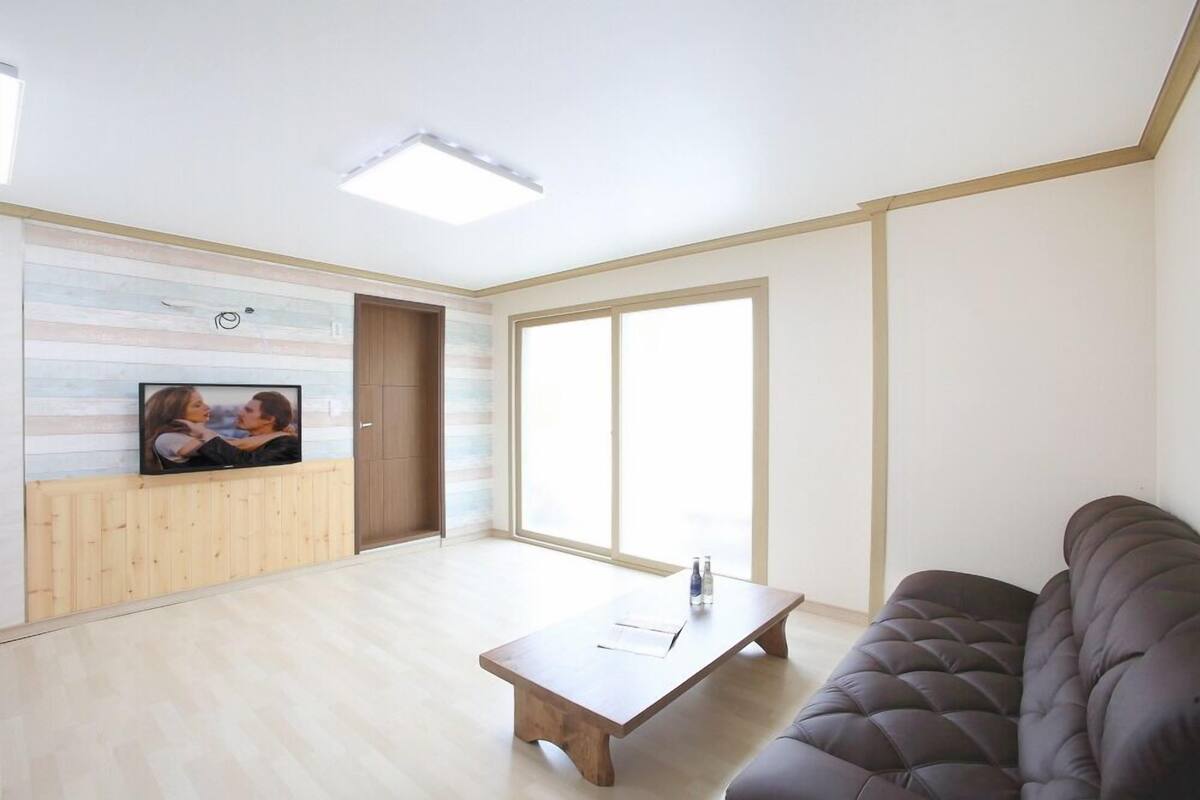 Room (U-01) | 20 bedrooms