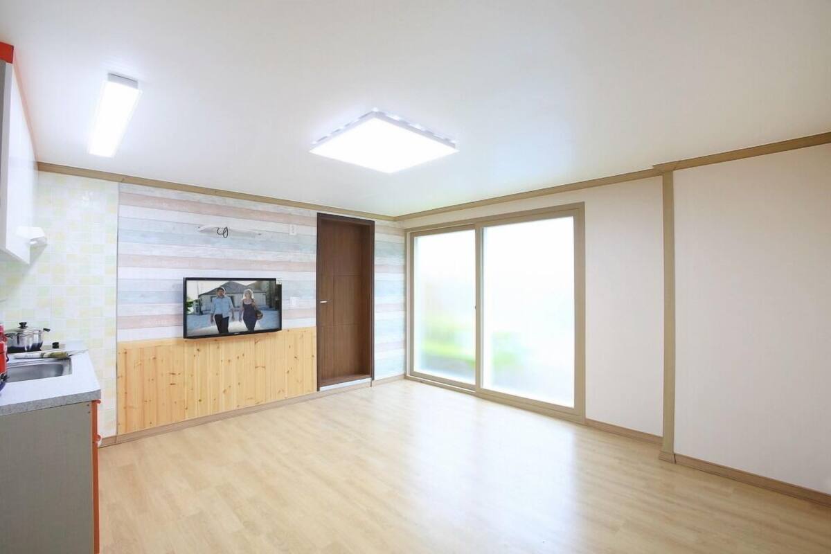 Room (B-01) | 20 bedrooms
