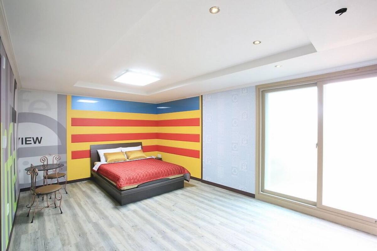 Room (C-04) | 20 bedrooms