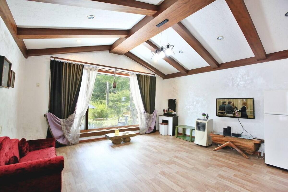Room (Sam Tree) | Living room