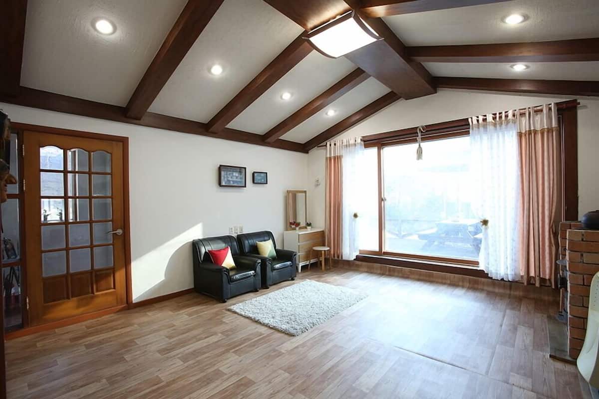 Room (Pine) | 5 bedrooms