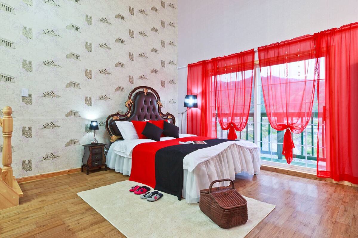 Room (Emerald(2F))