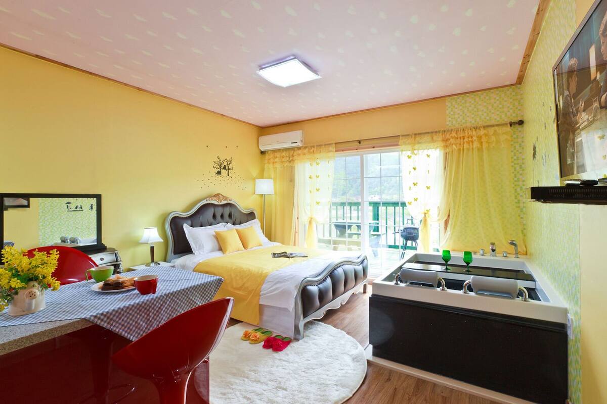 Room (Sapphire(1F))
