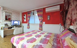 Room (Swan)