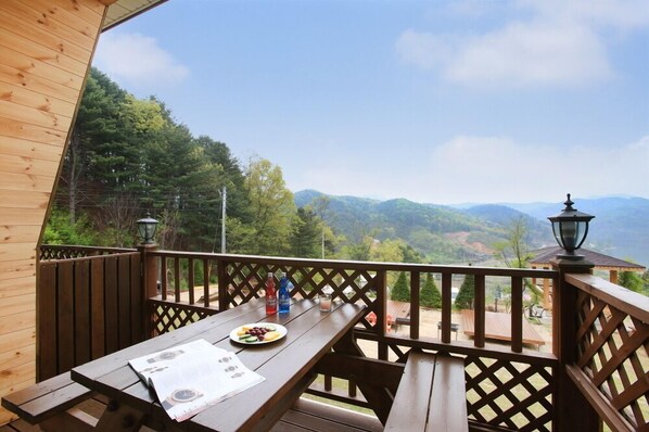 Room (Eunbangwool) | Balcony