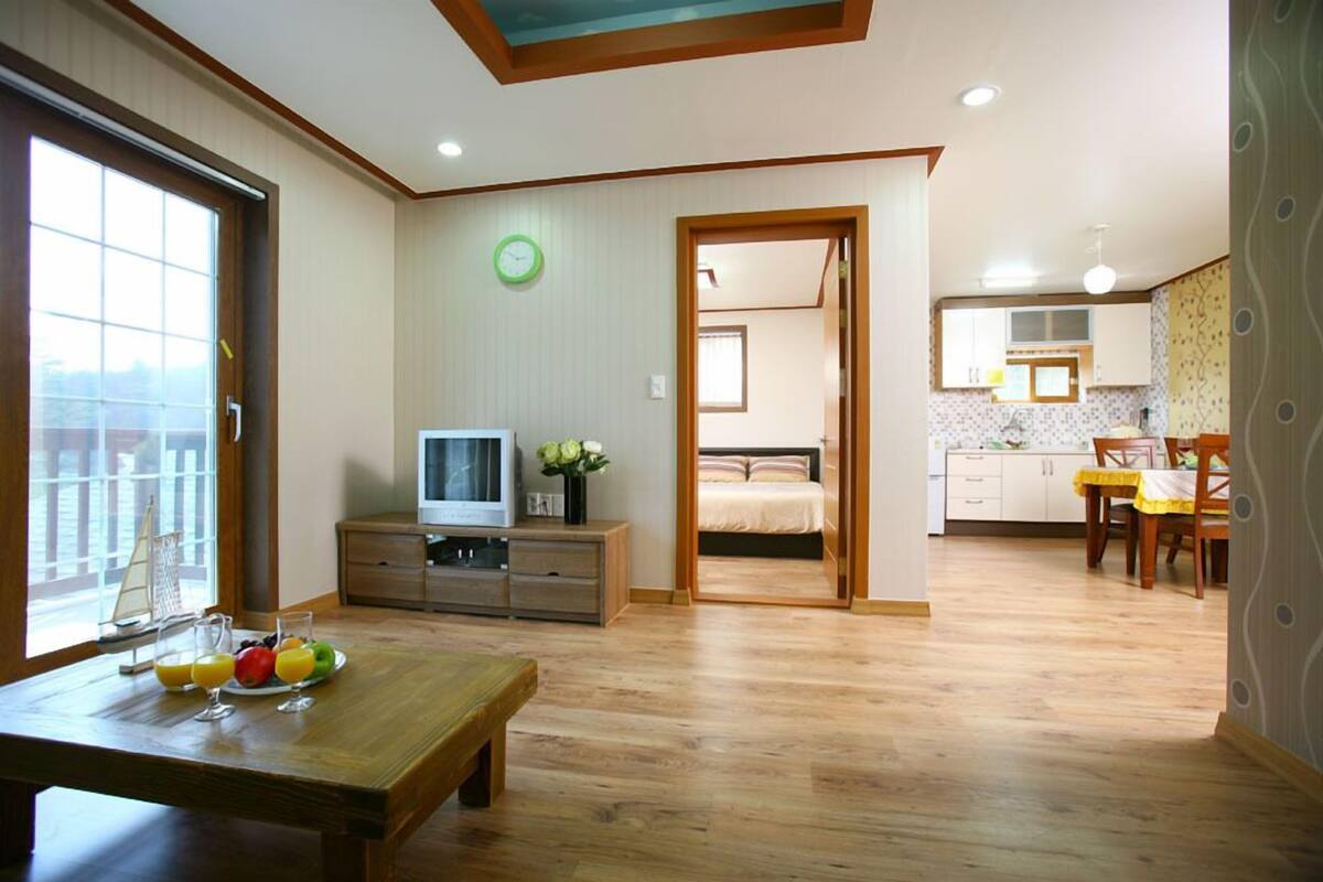 Room (Oak)
