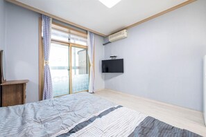Room - Persimmon Tree Pension (Goseong)