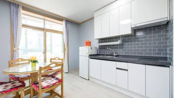 Kamar (Persimmon tree106)