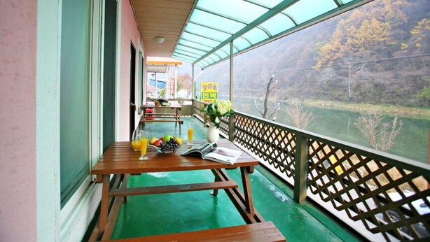 Unclassified image, 1 of 43, button - River Town (Gapyeong)