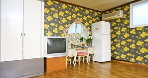 Room (Sansaemal) - River Town (Gapyeong)