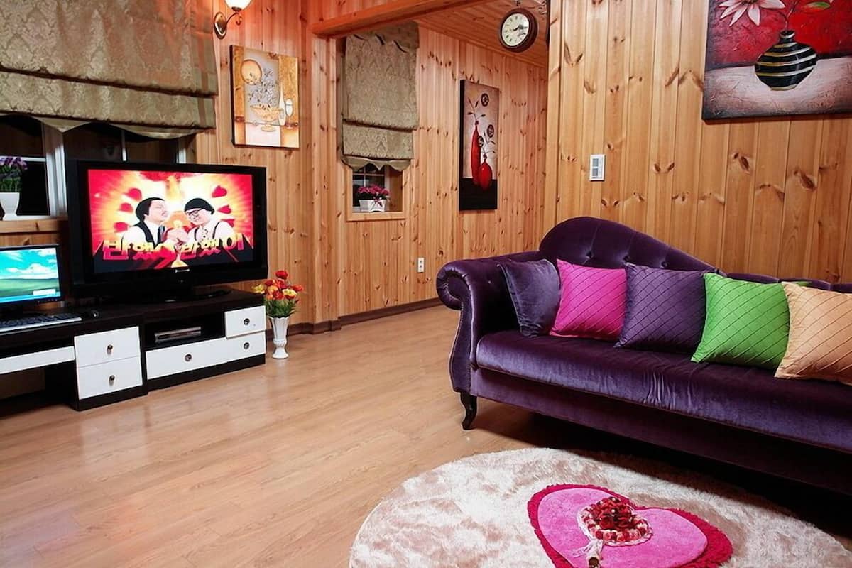 Room (Plum blossom)
