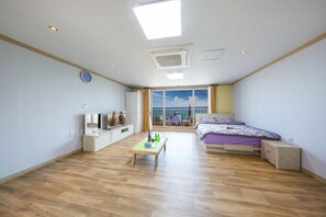 Huone (203) | Yksilöllisesti sisustettu, yksilöllisesti kalustettu