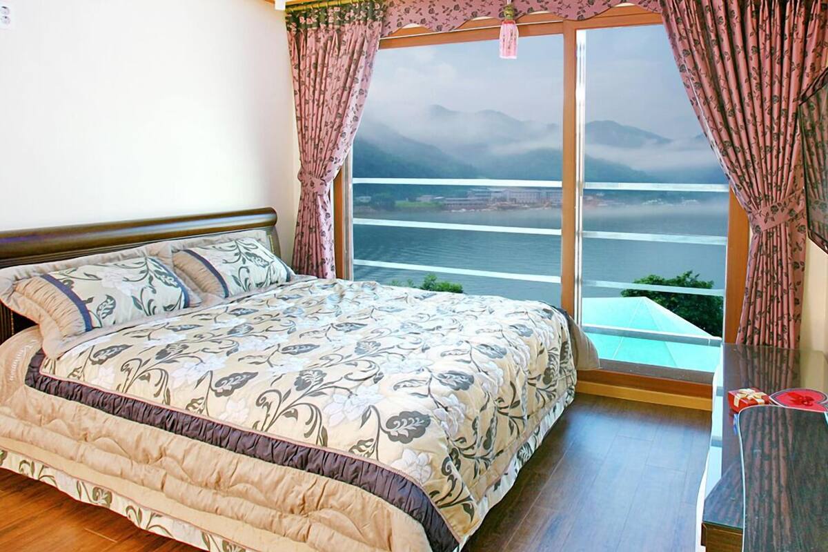 Room (Geranium(2F))