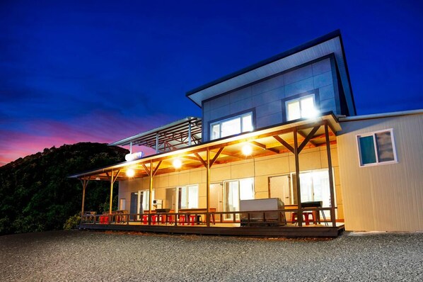 Exterior - Cross the River (Wonju)