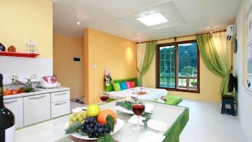 Room (Lemon tree(1F))