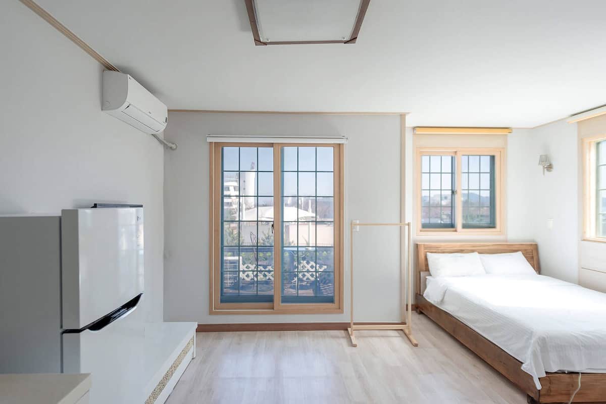 Room (Gomsol104)