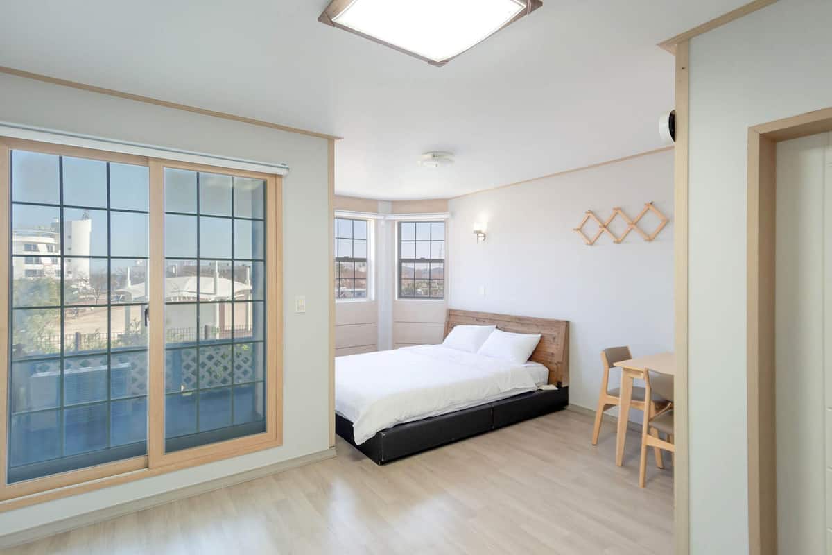 Room (Gomsol103)