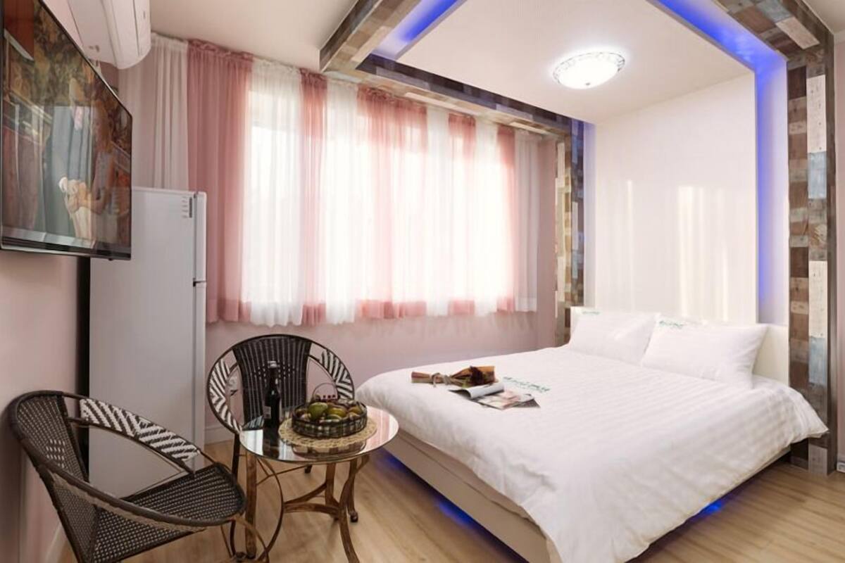 Habitación (302) | Decoración personalizada y muebles diferentes