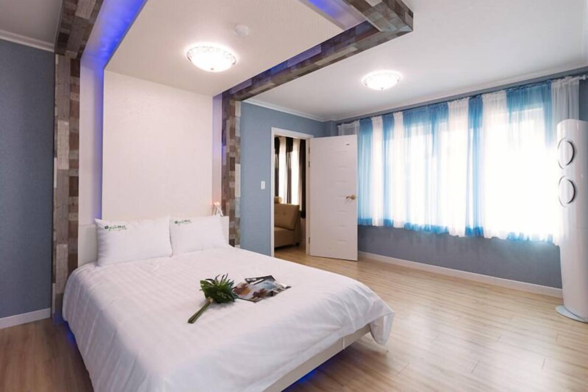 Habitación (201) | Decoración personalizada y muebles diferentes