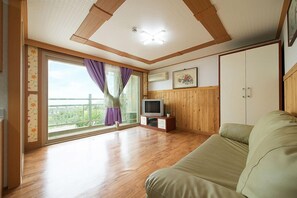 Room (B203) | Individually decorated, individually furnished