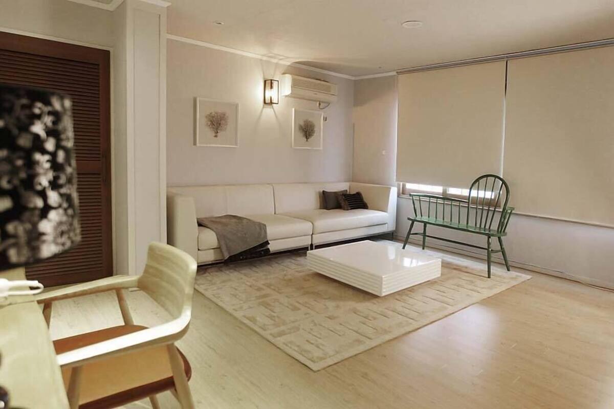 Room (202(Ocean view)) | Individually decorated, individually furnished