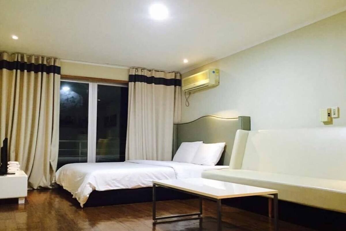Room (203(Ocean view)) | Individually decorated, individually furnished