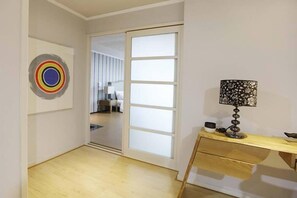 Room (202(Ocean view)) | Individually decorated, individually furnished