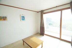 客房 (4 room)