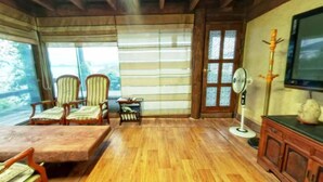 Room (2 room (Ocean view)) | Individually decorated, individually furnished