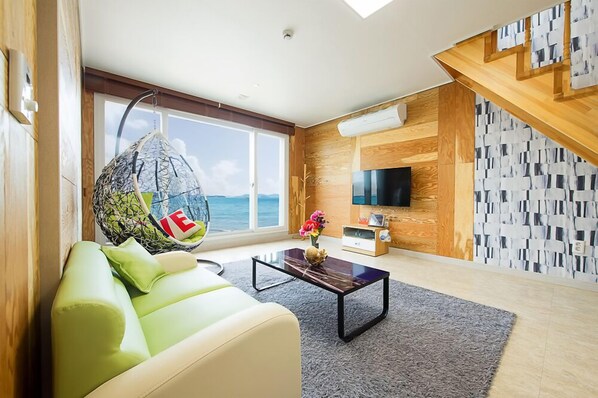 Vista frontal de la propiedad