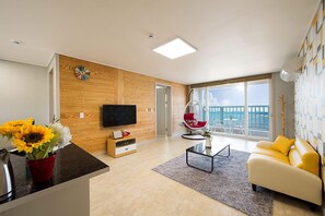 Habitación (White202) | Decoración personalizada y muebles diferentes 