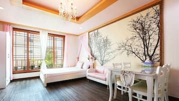 Room (Violet) | Individually decorated, individually furnished