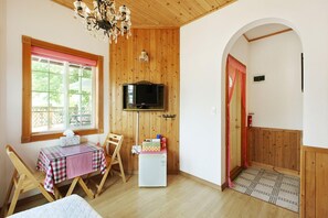 Room (Pink) | Individually decorated, individually furnished - Corellia (Buan)
