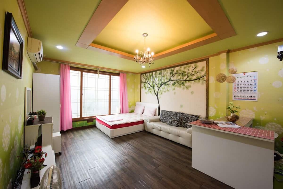 Room (Lavender) | Individually decorated, individually furnished