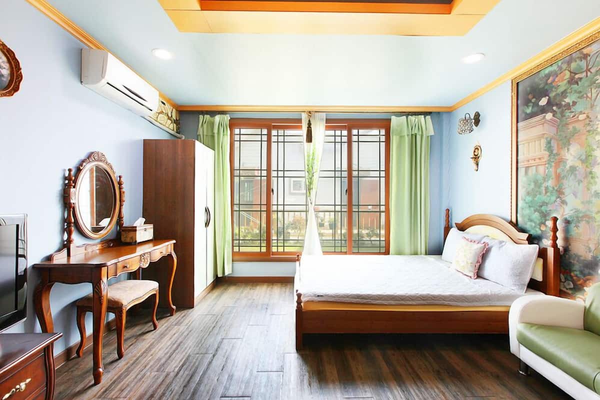 Room (Rosemary) | Individually decorated, individually furnished