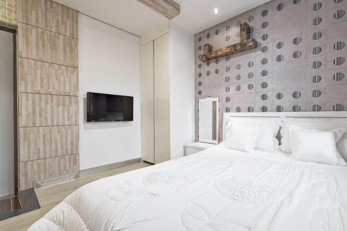 Room (103) | Individually decorated, individually furnished