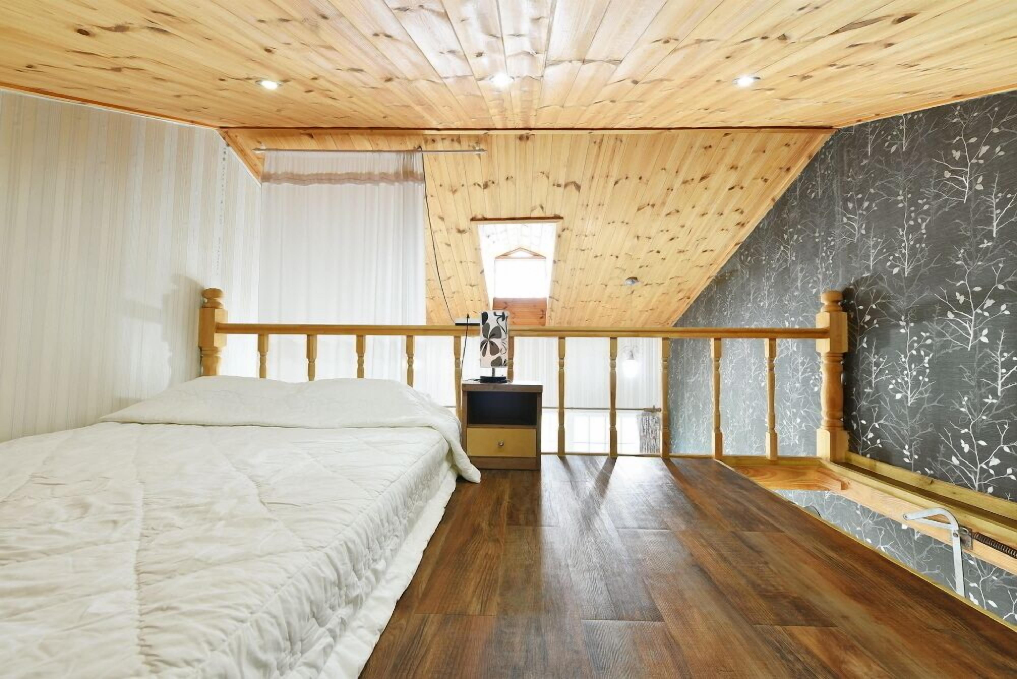 Huone (Moonlight) | Yksilöllisesti sisustettu, yksilöllisesti kalustettu