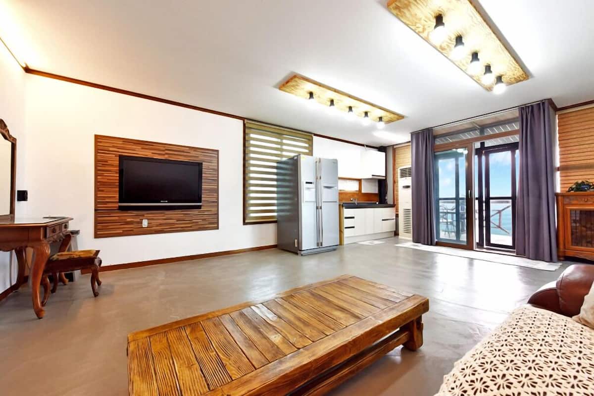 Room (Purple) | Individually decorated, individually furnished
