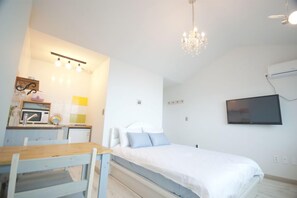 Room (Blue (Ocean view)) | Individually decorated, individually furnished - Empathy 3081 (Jeju City)