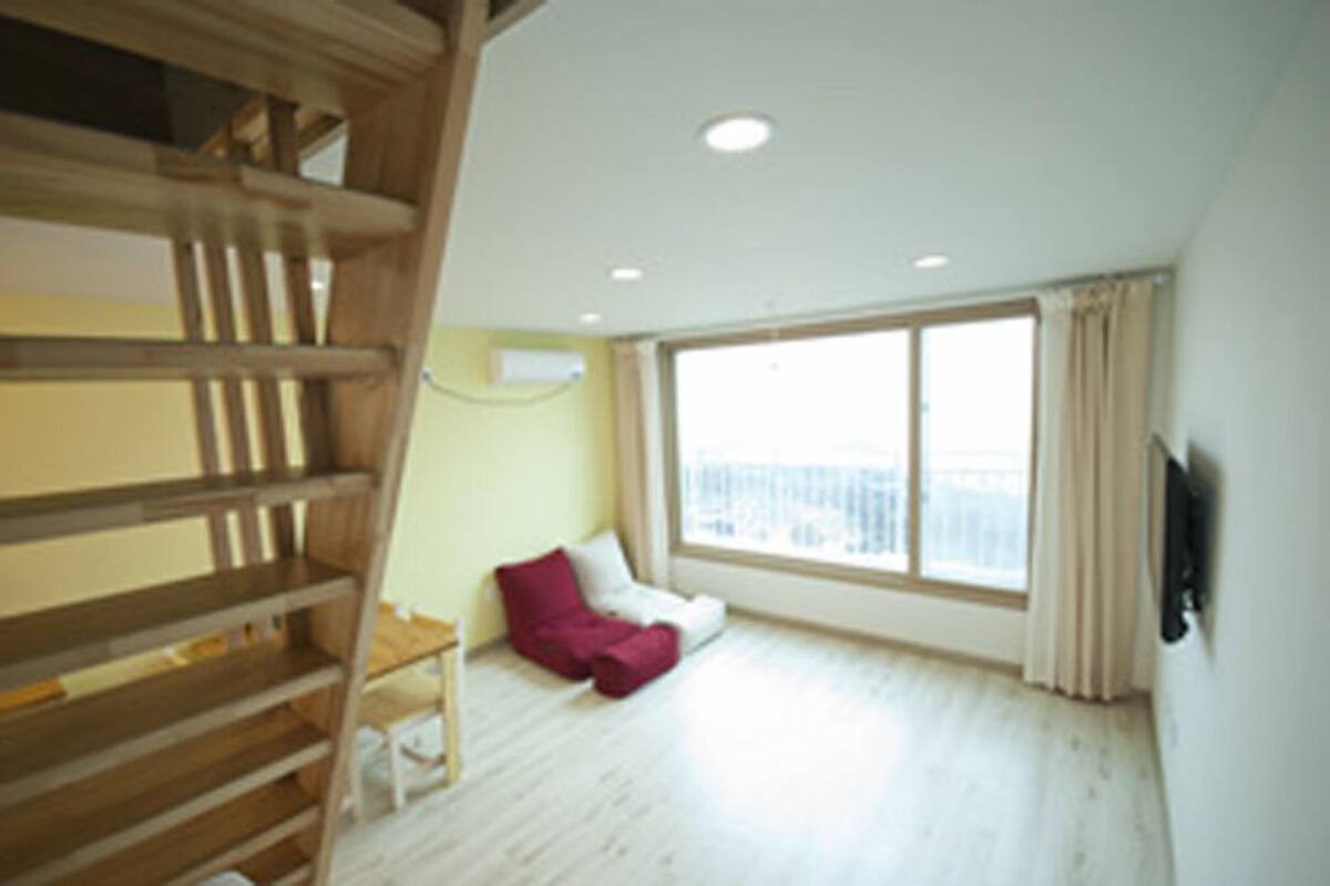 Chambre (Yellow (Ocean view)) | Décor unique, ameublement unique