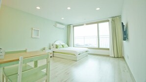 Room (Green (Ocean view)) | Individually decorated, individually furnished - Empathy 3081 (Jeju City)