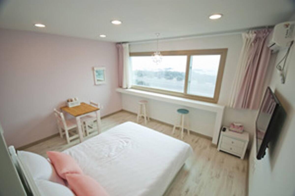 Chambre (Pink 1 (Ocean view)) | Décor unique, ameublement unique